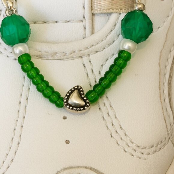 Green Beaded Shoe Charm with Heart Accent - Picture 1 of 4